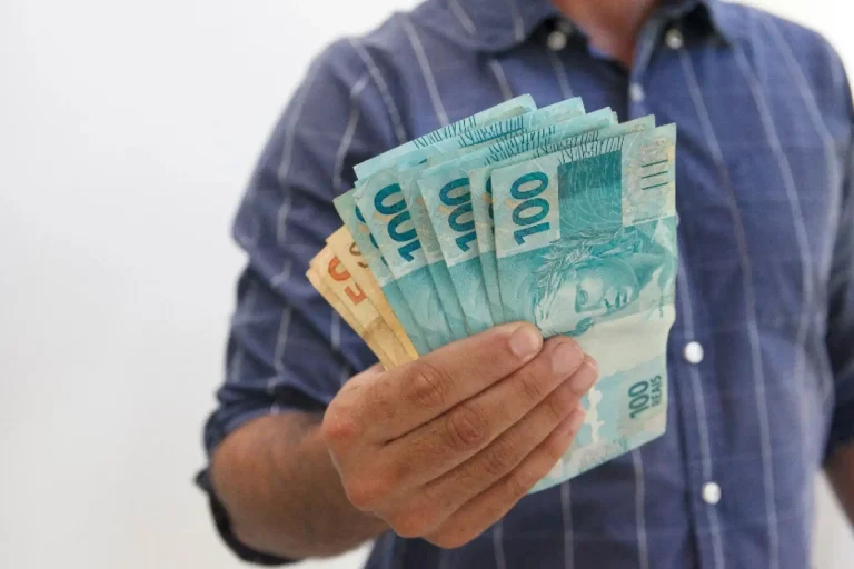 Atenção trabalhadores: Veja quando será pago e saiba calcular o 13º salário