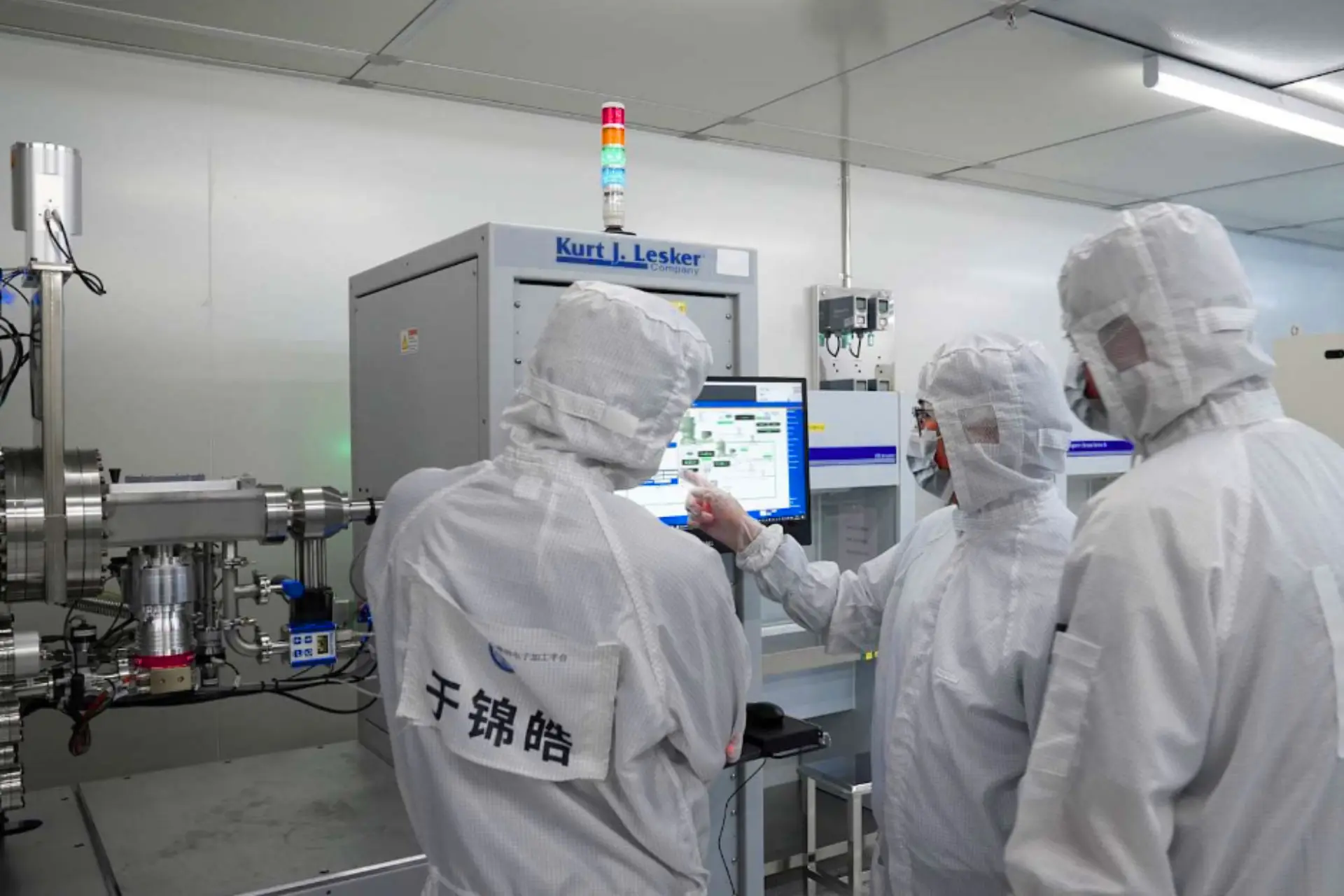 Cientistas da Fudan criam chip flash 2D em silício