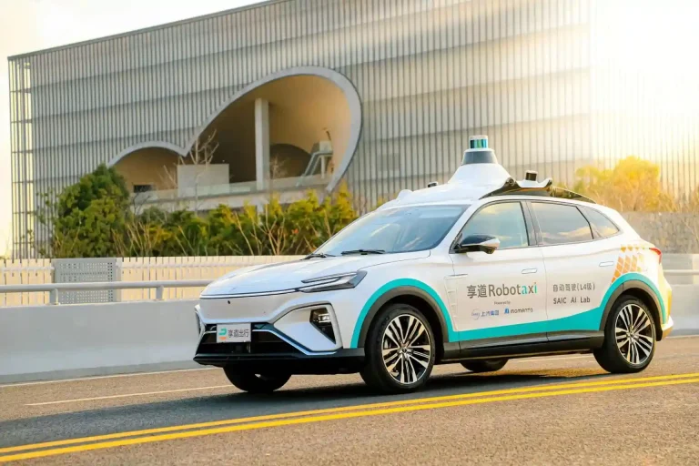 Empresas chinesas de robotáxi avançam e recebem sinal verde para listagem em Hong Kong