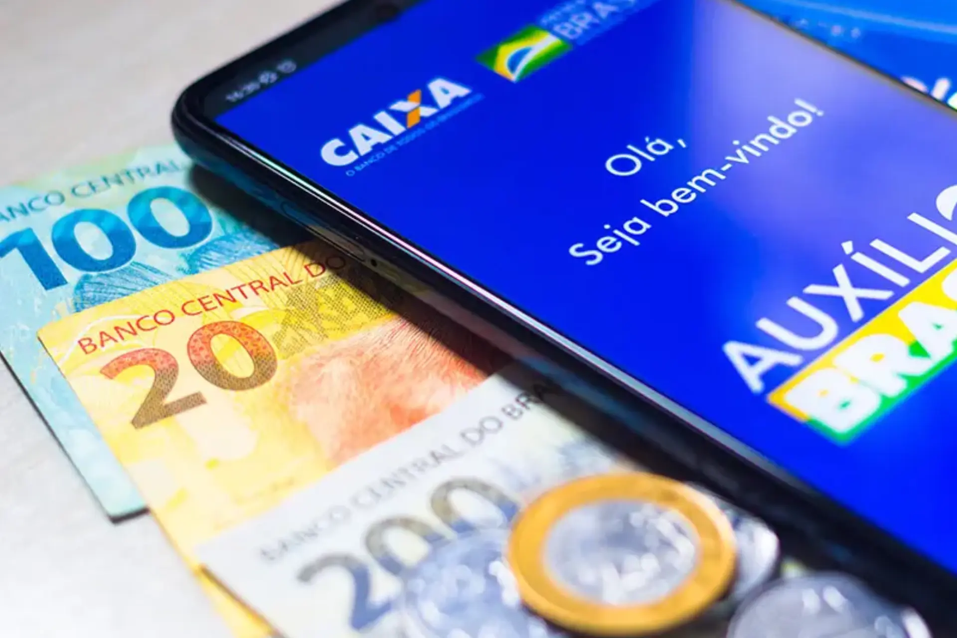 Governo cobra devolução de auxílio emergencial