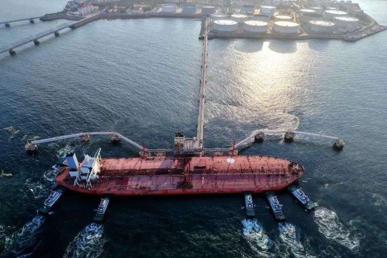 Mercado celebra possível trégua comercial e petróleo recupera valor