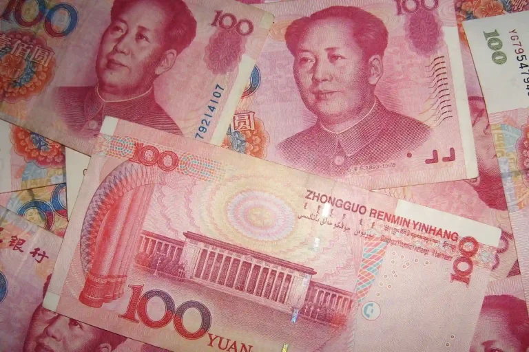 Mundo vive ritmos opostos da inflação e expõe contrastes econômicos globais