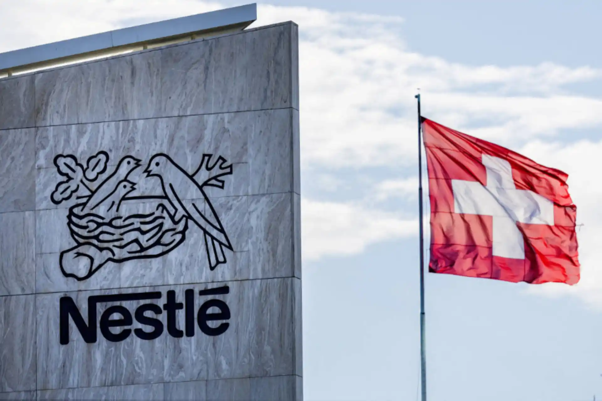Novo CEO da Nestlé inicia cortes e promete reestruturação global