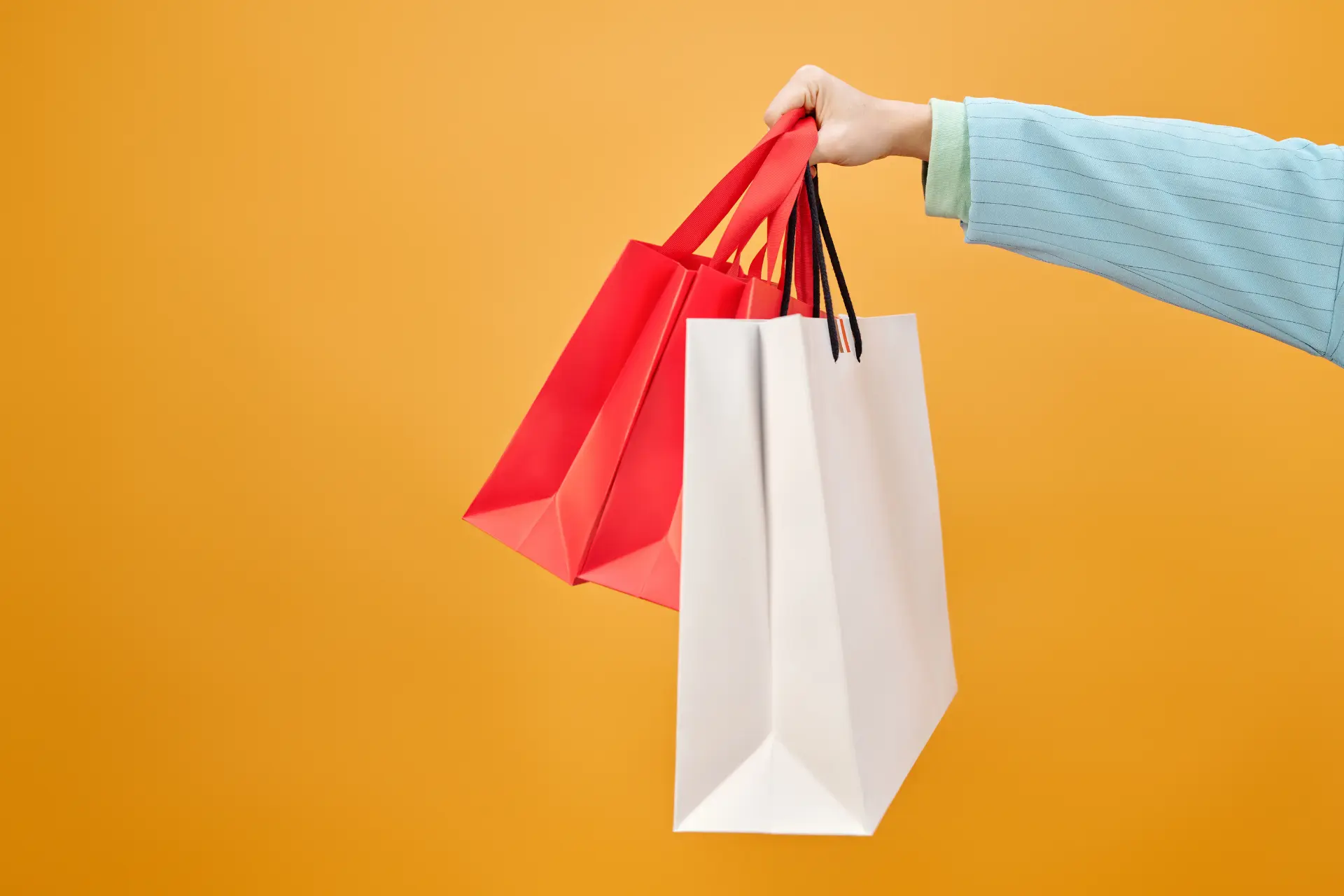 O que está levando os brasileiros a gastar menos até nas comemorações?