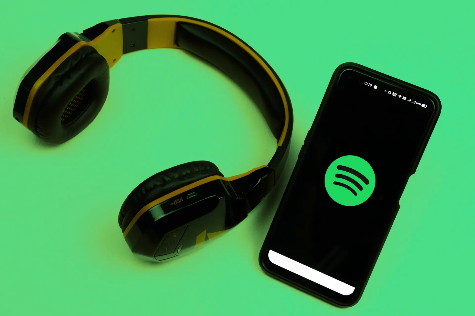 Spotify firma acordo com gravadoras para criar música com IA responsável